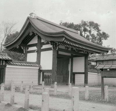 knd_06328(京都府京都市東山区大和大路通四条下る小松町)